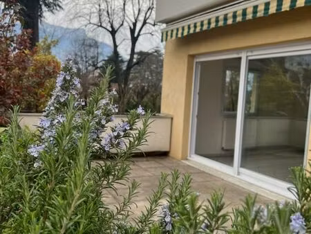 bien rare t3 68 m2 sans vis à vis + terrasse 20m2 résidence privative saint egreve