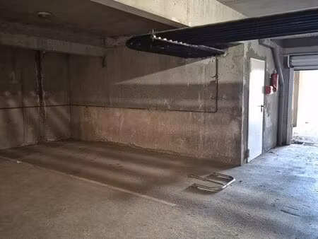 place de parking sécurisée proche gare