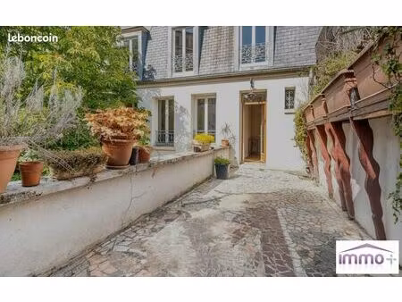 maison 7 pièces 280 m²