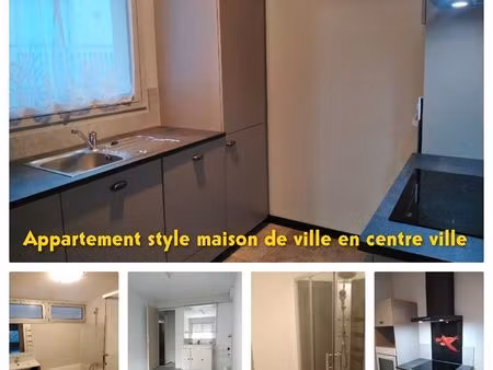 maison de ville avec terrasse et balcon très proche du marché central