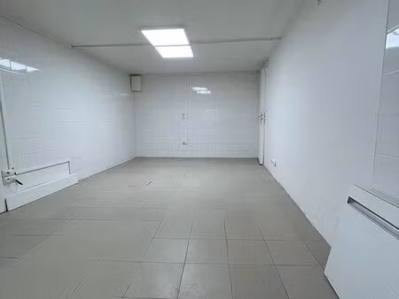 local 50 m² entièrement rénové – saint-denis – idéal stockage ou laboratoire