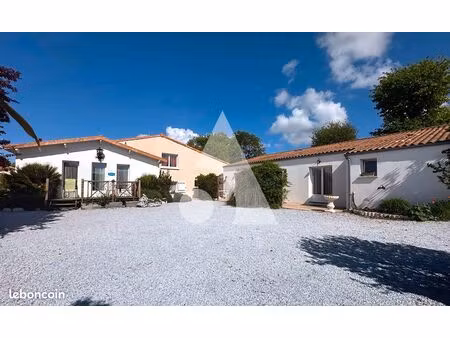 maison 10 pièces 266 m²