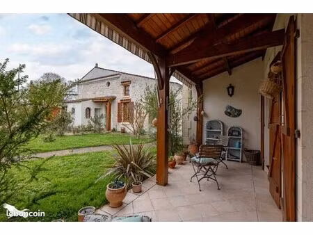 maison 9 pièces 218 m²