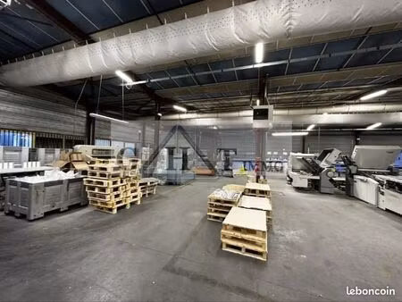 local industriel 2 200 m²