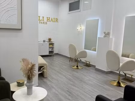 local commercial coiffure à partager