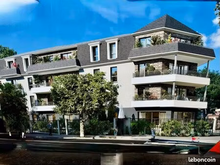 local commercial tout commerce