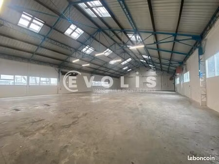 local d'activité 885 m²