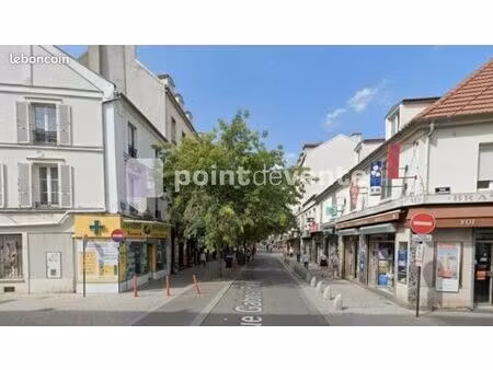 commerce informatique/multimédia 72 m²