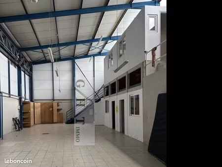 local industriel 270 m²