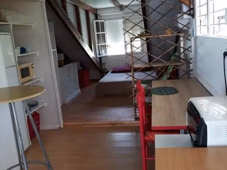 loue spacieux studio meublé