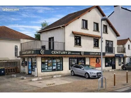 local commercial hyper centre