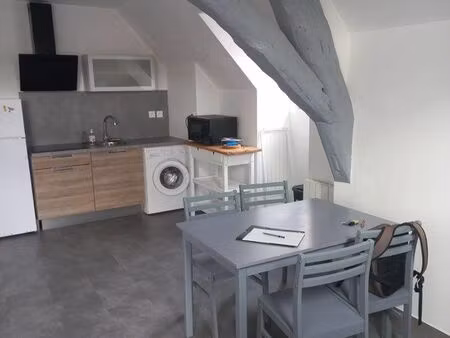 t2 meublé 42m² au sol – centre-ville – 10 min gare rer c – 710 cc