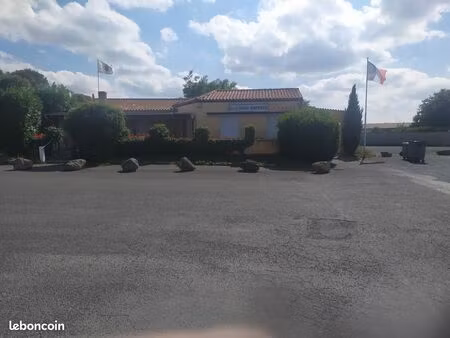 immeuble commercial + logement – 260 m² – terrain 4000 m²