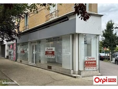 local commercial 151 m²