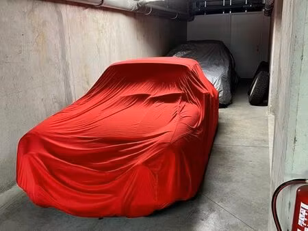 2 places de parking et local de stockage