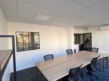 location bureaux fermés en coworking à cachan - esprit studieux et convivial