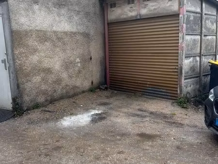 box fermé sécurisé – 14 m² – hyper centre bois-colombes