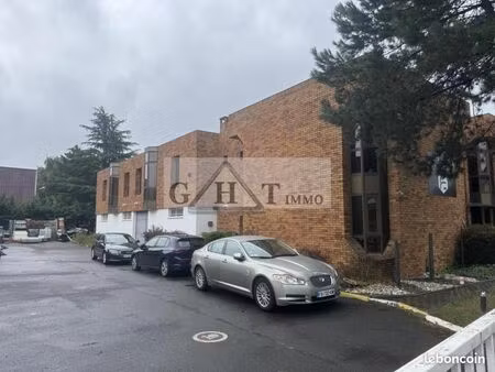 local industriel 730 m²