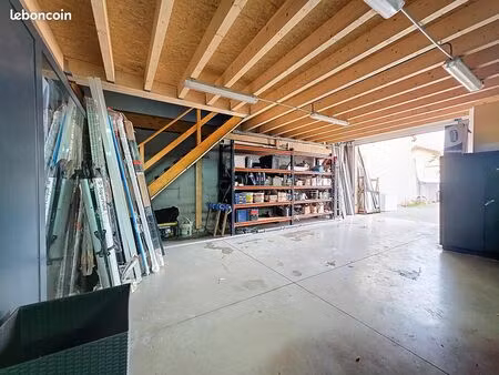 local commercial + habitations