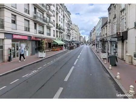 boutique 254 m² montrouge
