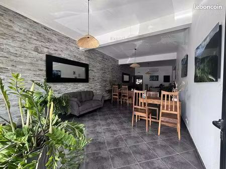 local professionnel 60 m² – climatisation – parking