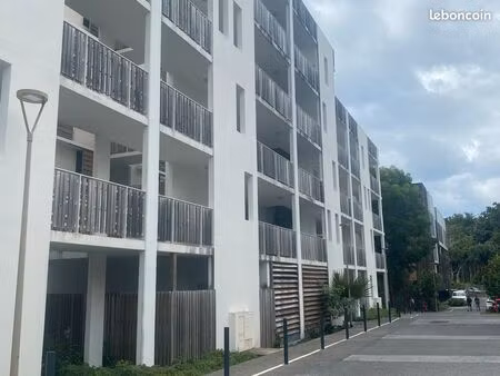 place de parking sécurisée