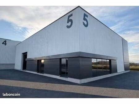 local 387 m² hillion