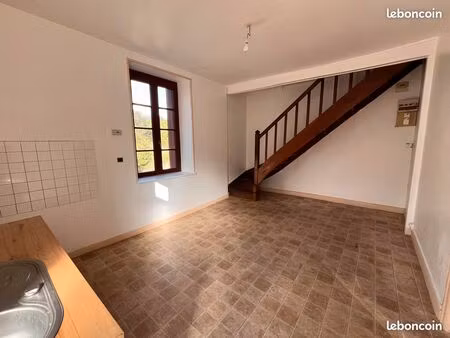 louer – appartement t3 en duplex au cœur du bourg