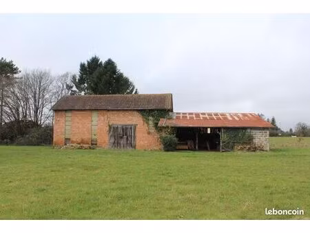 ancien séchoir à tabac et stabulation à transformer en habitation avec dépendance