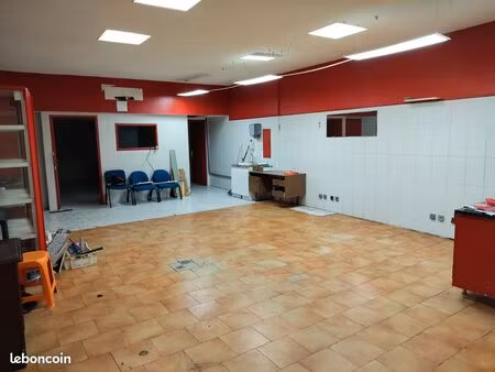 grand local commercial bon emplacement tous commerces