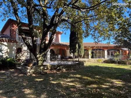 maison 5 chambres dans quartier résidentiel