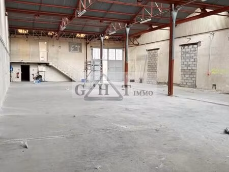 local industriel 774 m²