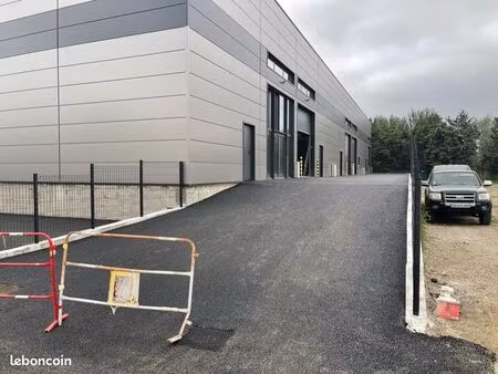 local activité entrepôt à louer