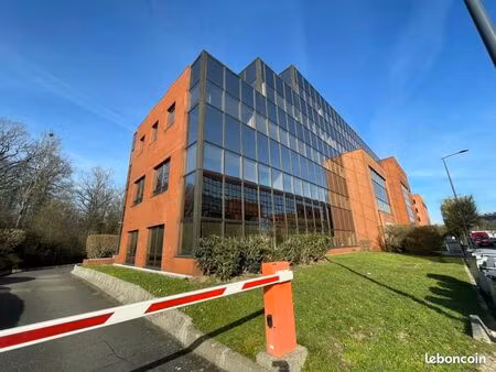 local d'activité 302 m²