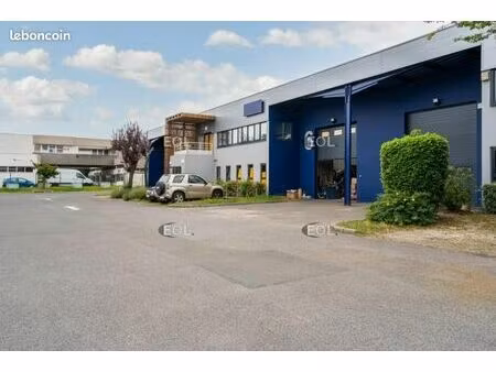 local d'activité 408 m²