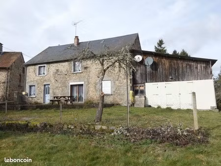 maison de campagne exposée plein sud avec grande terrasse et jardin attenant
