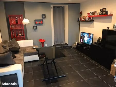 f2 dans village au nord de pontoise