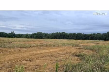 terrain 565 m² allan