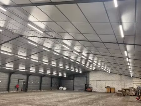 local industriel 2 850 m²