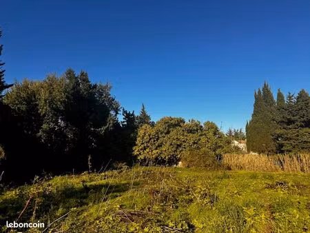 terrain 700 m² meynes