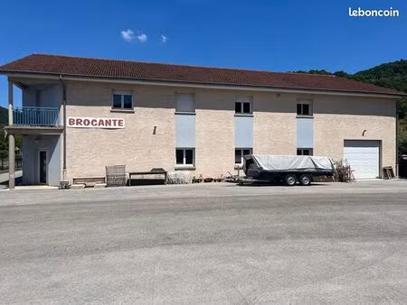 immeuble 671 m² beure