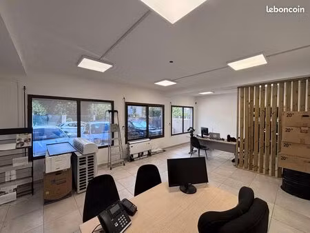 beaux locaux donnant sur rue sainte clotilde