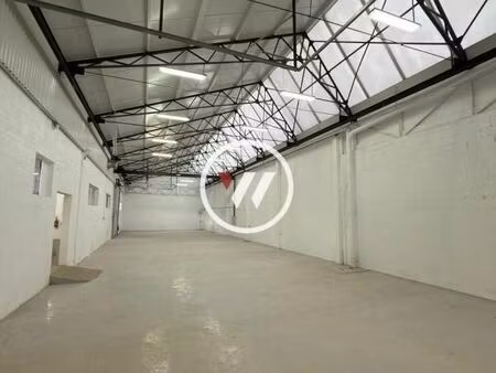 local d'activité 458 m²