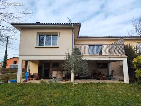 maison traditionnelle lumineuse avec jardin  terrasse et sous sol