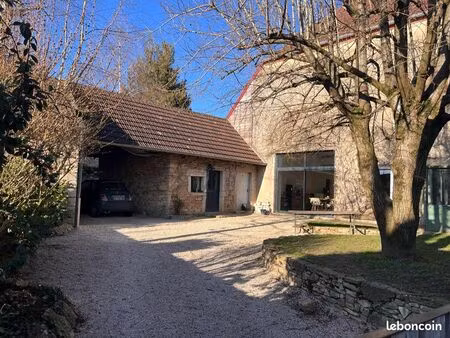 belle maison en pierre franc-comtoise