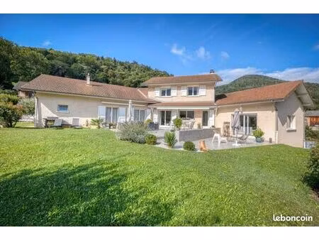 maison 7 pièces 210 m²