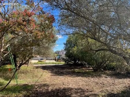 terrain 335 m² meynes