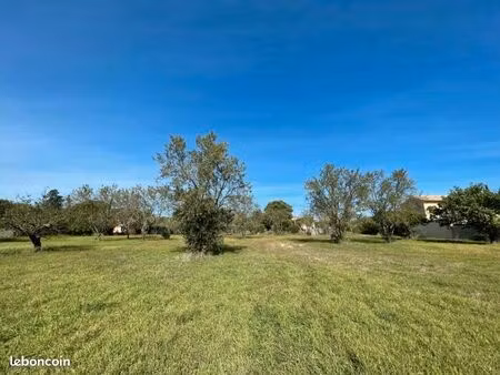 terrain 420 m² uzes