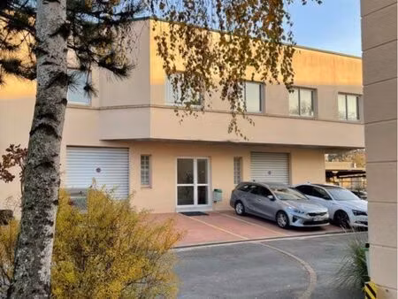 bureaux et stockage à deuil la barre