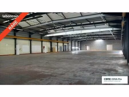 local d'activité 2 673 m²